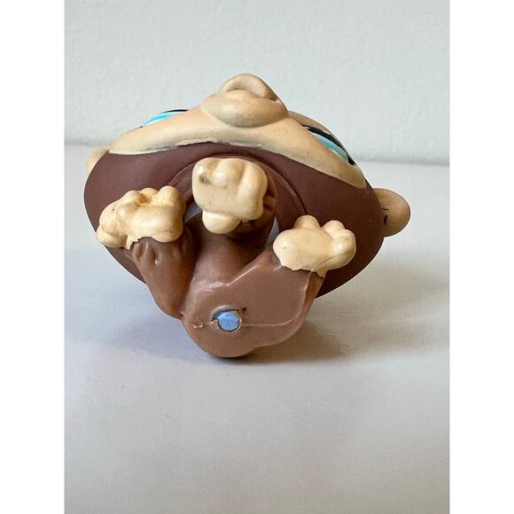 Littlest Pet Shop LPS Chimpanzee Chimp #486 Brown Aqua Blue Eyes Flowers 2006 - Picture 2 of 6